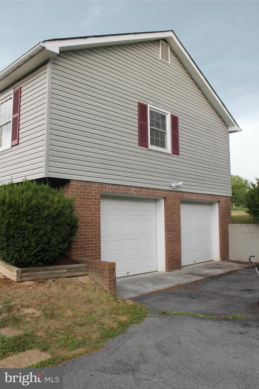 Primary Photo - 209 Lakeside Dr