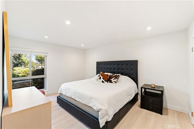 Building Photo - 4724 Park Granada