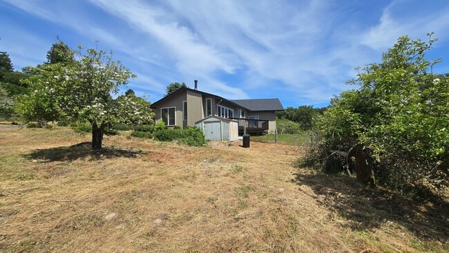 Building Photo - Beautiful West County Property Minutes Fro...