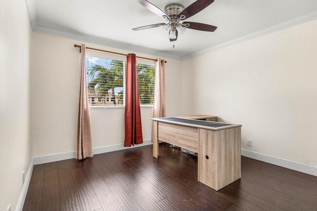 Building Photo - 1325 Camellia Cir