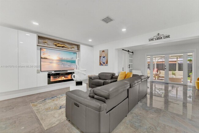 Building Photo - 9530 Jamaica Dr