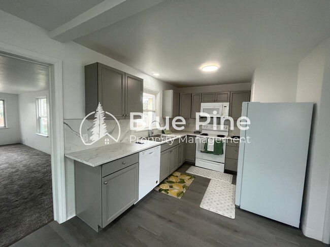 Building Photo - 975 K St