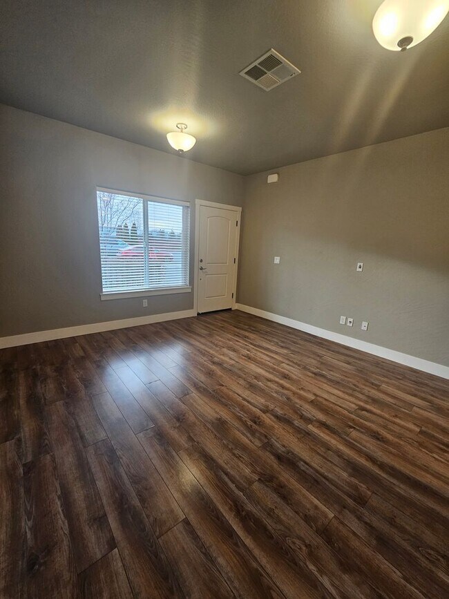 Building Photo - 1803012