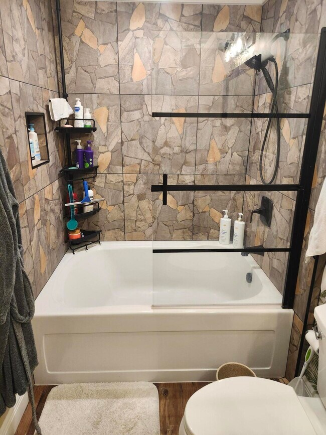 Building Photo - 533 NE 3rd Ave