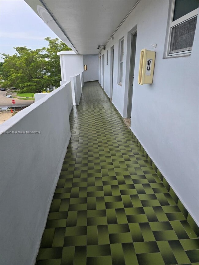 Building Photo - 1351 NE 191st St