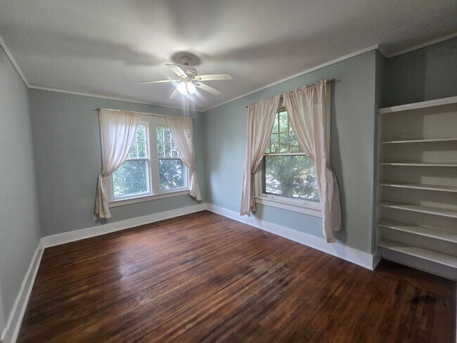 Building Photo - Charming Historic 2BR Apartment with Garag...