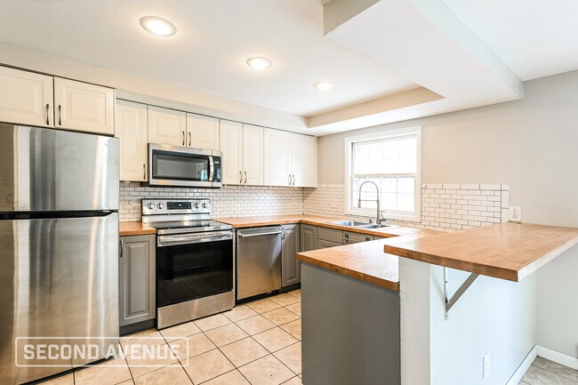 Building Photo - 947 Garden City Dr