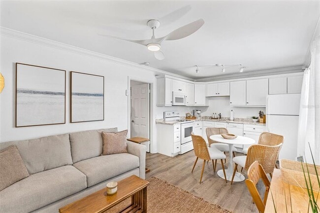 Building Photo - 1603 Gulf Dr N