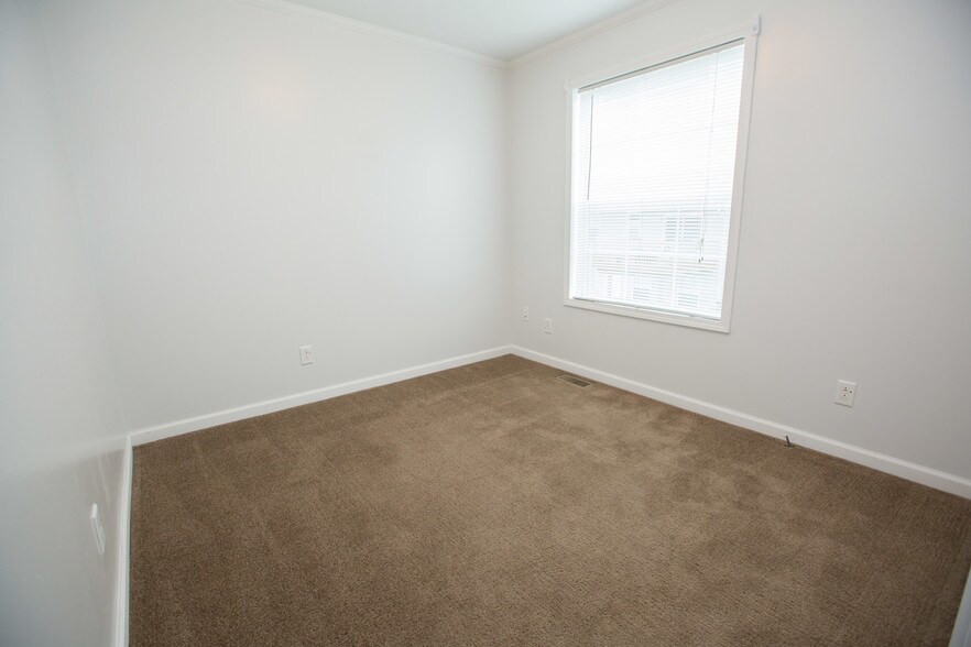 Building Photo - 2074 Harpy Eagle Ct