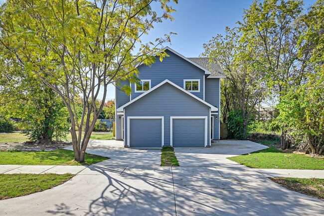 Primary Photo - Charming 2-Bedroom Duplex in Fort Worth, TX