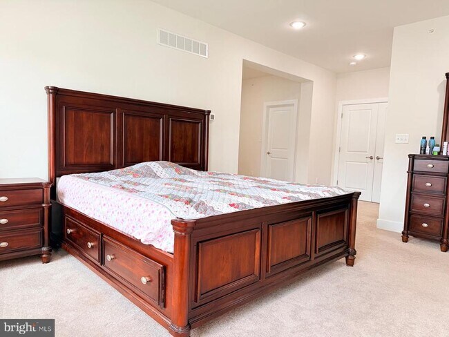 Building Photo - 161 Livingston Ln