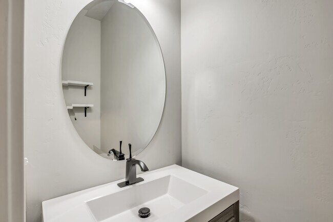 Building Photo - 258 W Willow Creek Dr