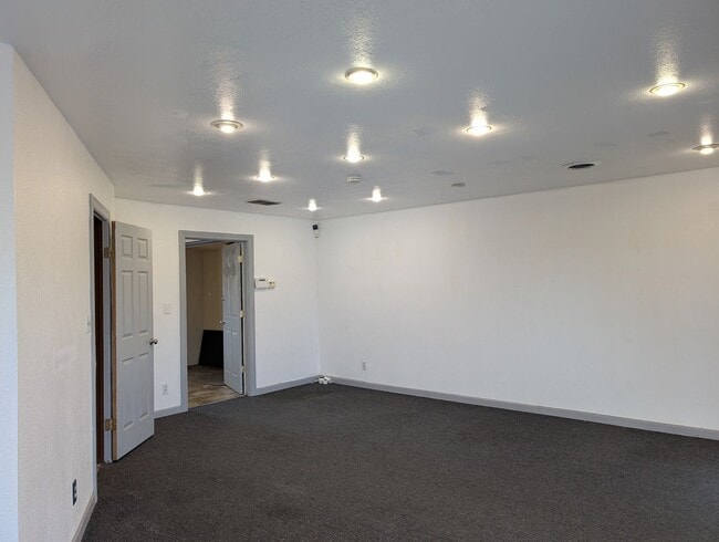 Building Photo - 966 W Winton Ave