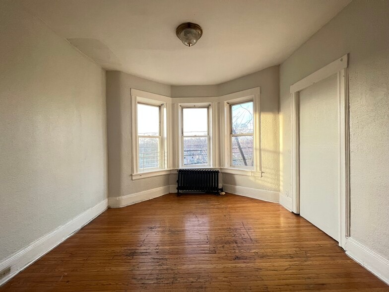 Building Photo - 122 Bergen Ave