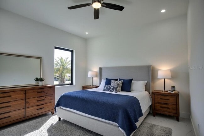 Building Photo - 9574 Salt Lake St