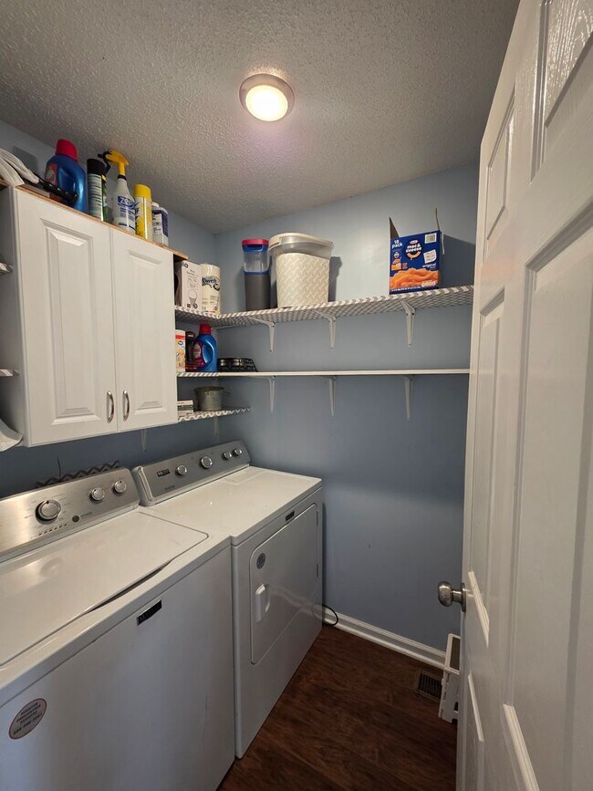 Building Photo - Welcome to Your Dream Retreat!