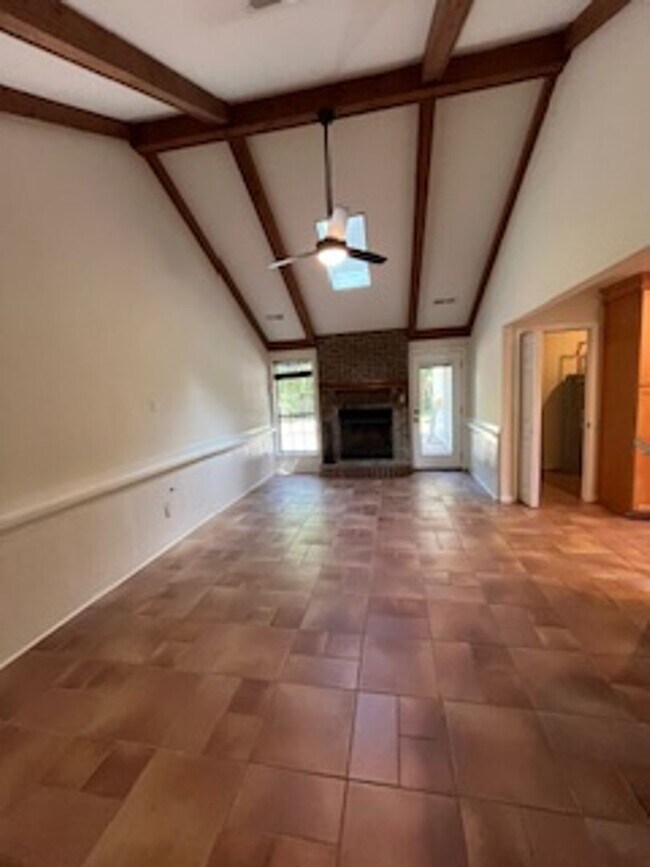 Building Photo - Fantastic Home - James Island