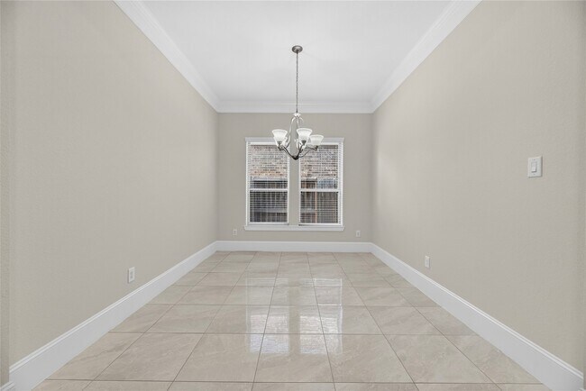 Building Photo - 10510 Trinity Springs Dr