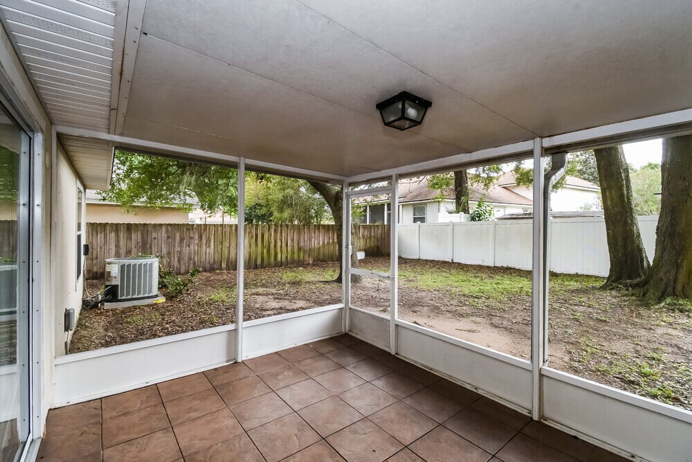 Building Photo - 2695 Coachman Lakes Dr