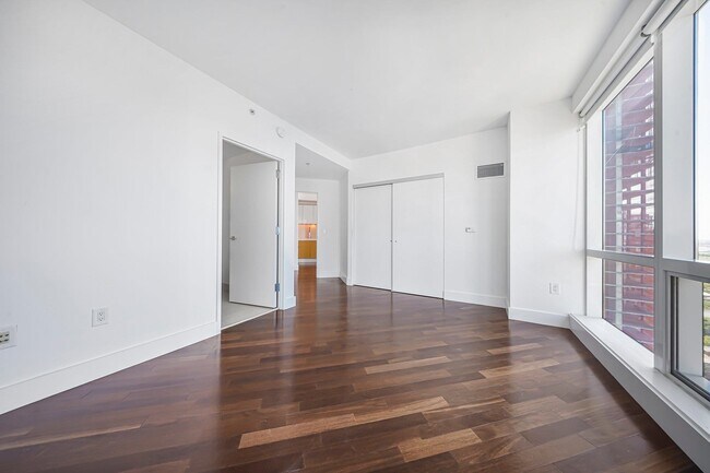 Building Photo - 77 Hudson St