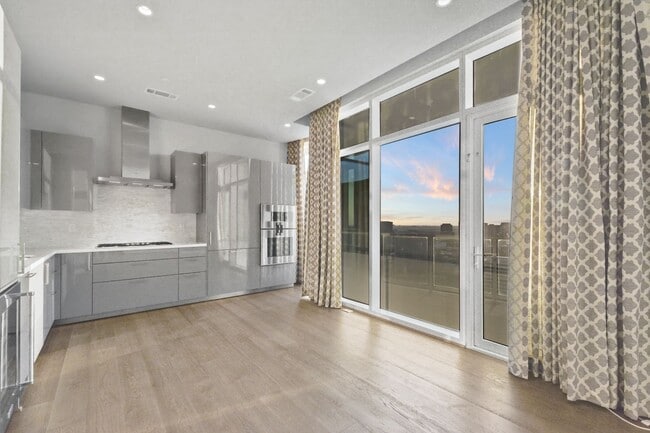 Primary Photo - Stunning high rise unit in the affluent Ri...