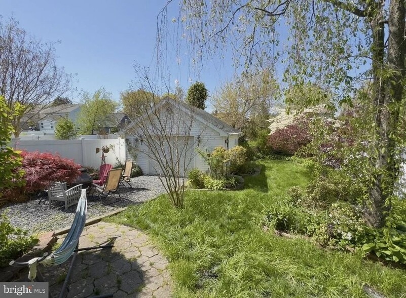 Building Photo - 7041 Harvey Ave