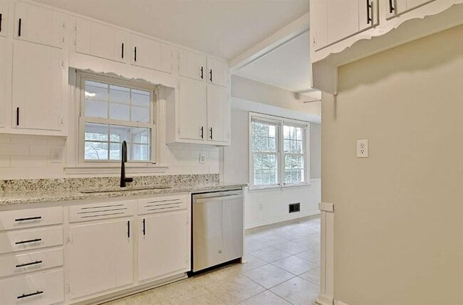 Building Photo - 4710 Navaho Cir