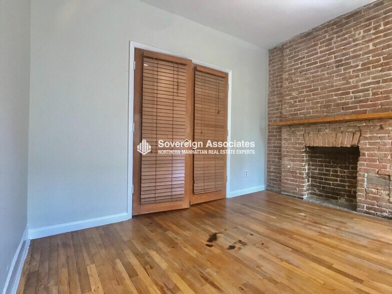 Building Photo - 405 W 49th St