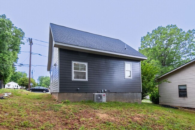 Building Photo - Brand New 2 Bed / 1 Bath Home with Loft