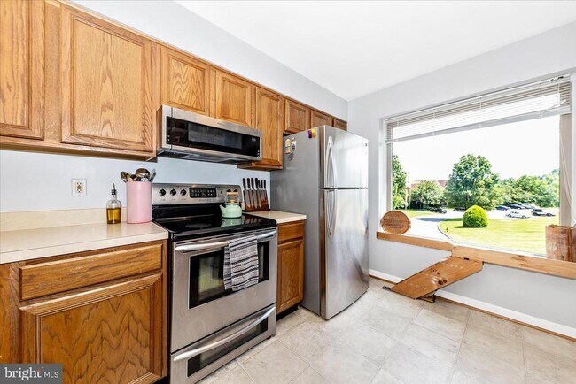 Building Photo - 6631 Beach Dr