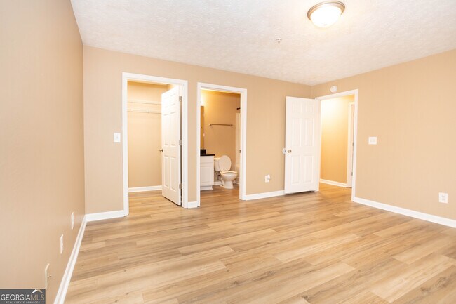 Building Photo - 12303 Fairington Ridge Cir