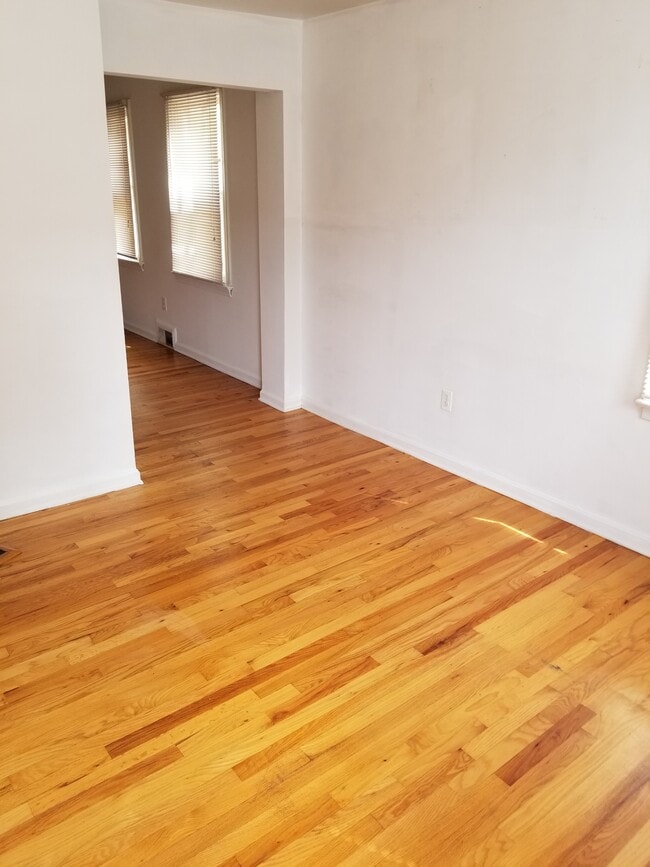 Building Photo - 81 Conduit St