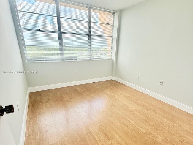 Building Photo - 1300 St Charles Pl