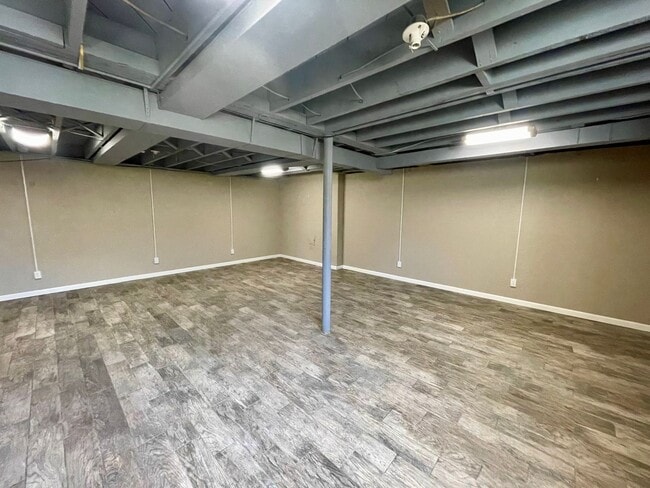 Building Photo - Sandusky Home