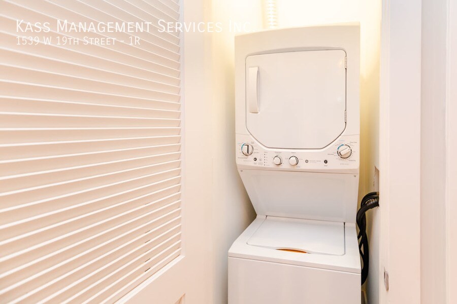 Building Photo - 1539 W 19th St