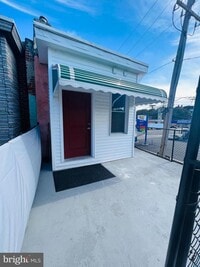 Building Photo - 2084 E Allegheny Ave