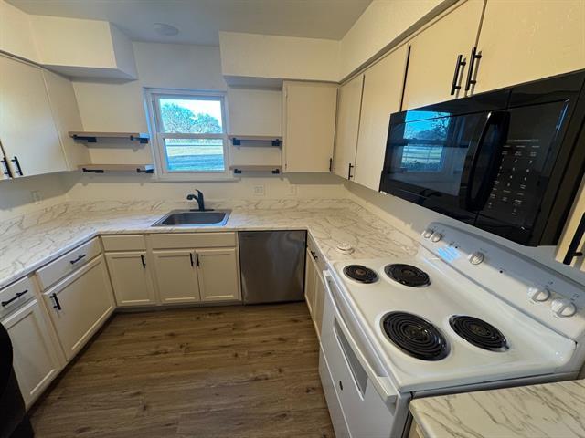 Building Photo - 7300 Comanche Trail