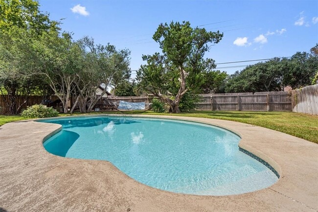 Building Photo - 1602 Rock Creek Dr