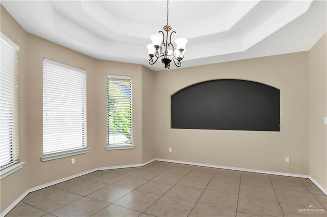 Building Photo - 516 Hackberry Ave