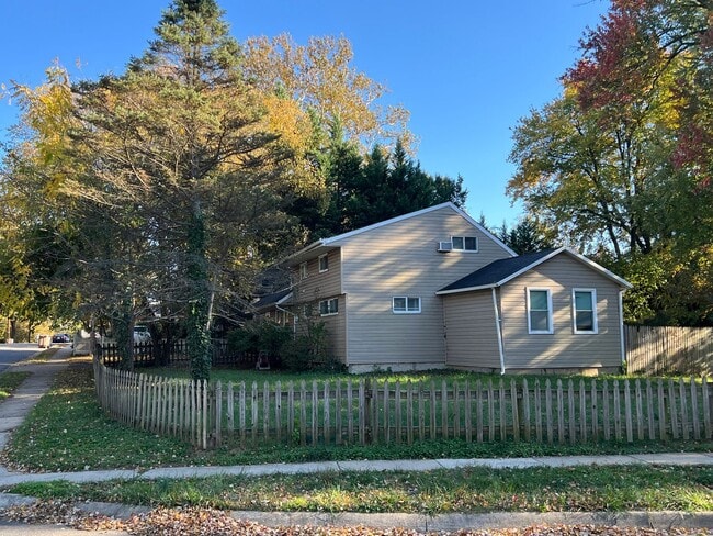 Building Photo - SINGLE FAMILY HOME IN TWINBROOK FOREST