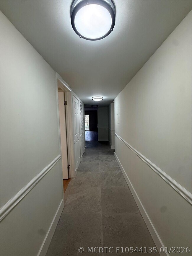 Building Photo - 2075 Coral Ridge Dr