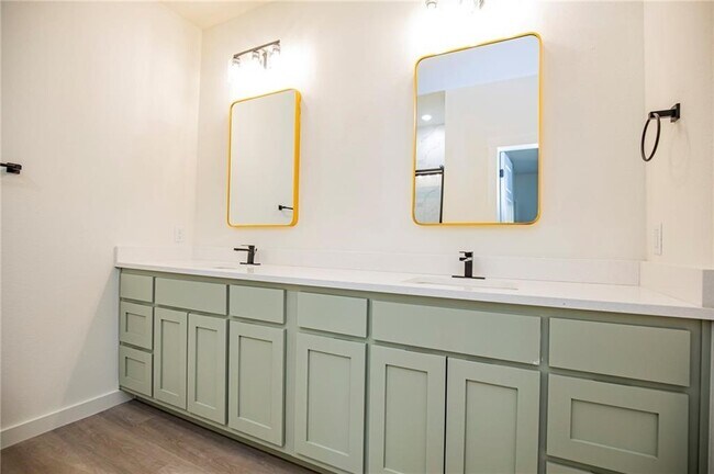 Building Photo - 3 Runnymede Cir