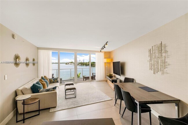 Building Photo - 9821 E Bay Harbor Dr