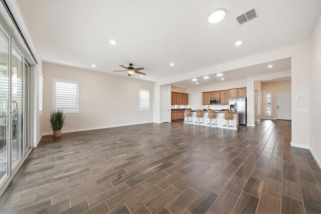 Building Photo - 4897 N 207th Ln