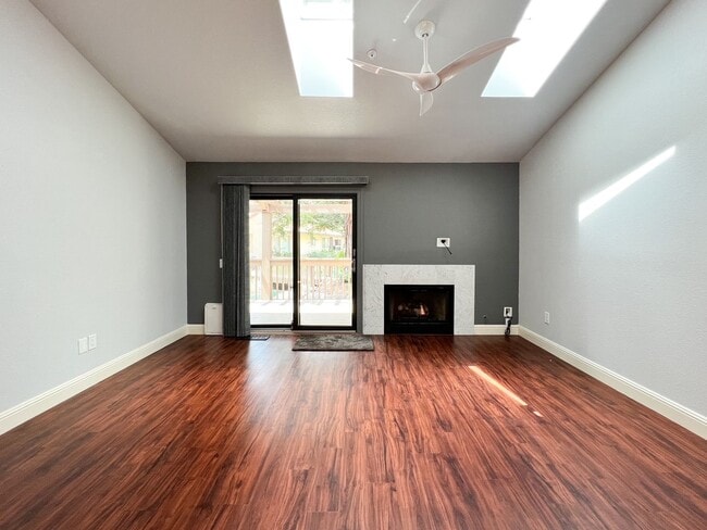 Building Photo - 39 Fountain Grove Cir