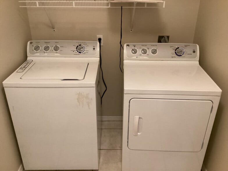 Large capacity, washer and dryer - 5408 S Y St