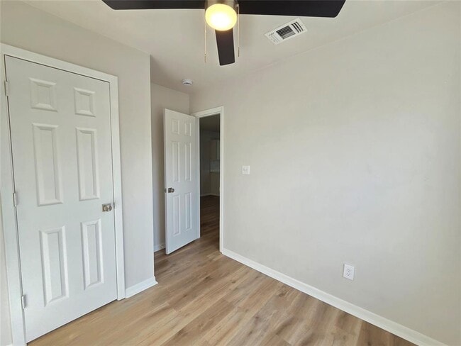 Building Photo - 411 W 4th St