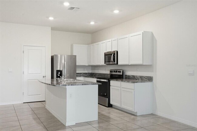 Building Photo - 5267 Dragonfly Dr