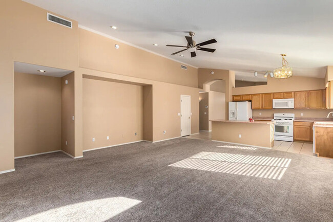 Building Photo - HOME FOR RENT