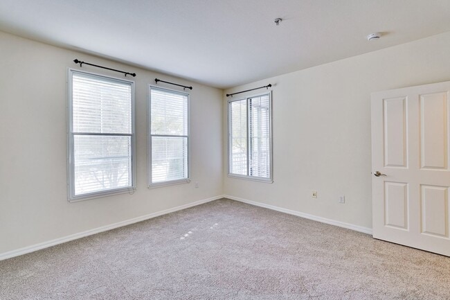 Building Photo - Large Santa Clara 1 Bedroom Condo in River...